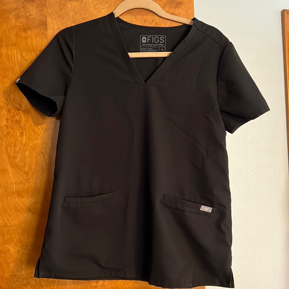 Figs scrub top